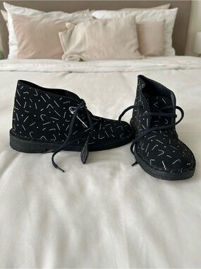 Clarks Kids Black Lace-Up Desert Boots with White Squiggle Pattern